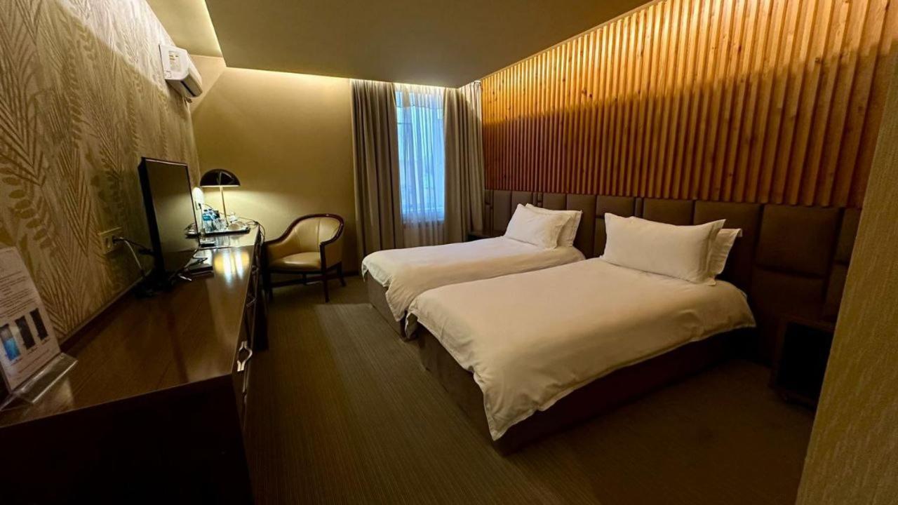 Barhat Hotel & Spa Taraz Exterior photo