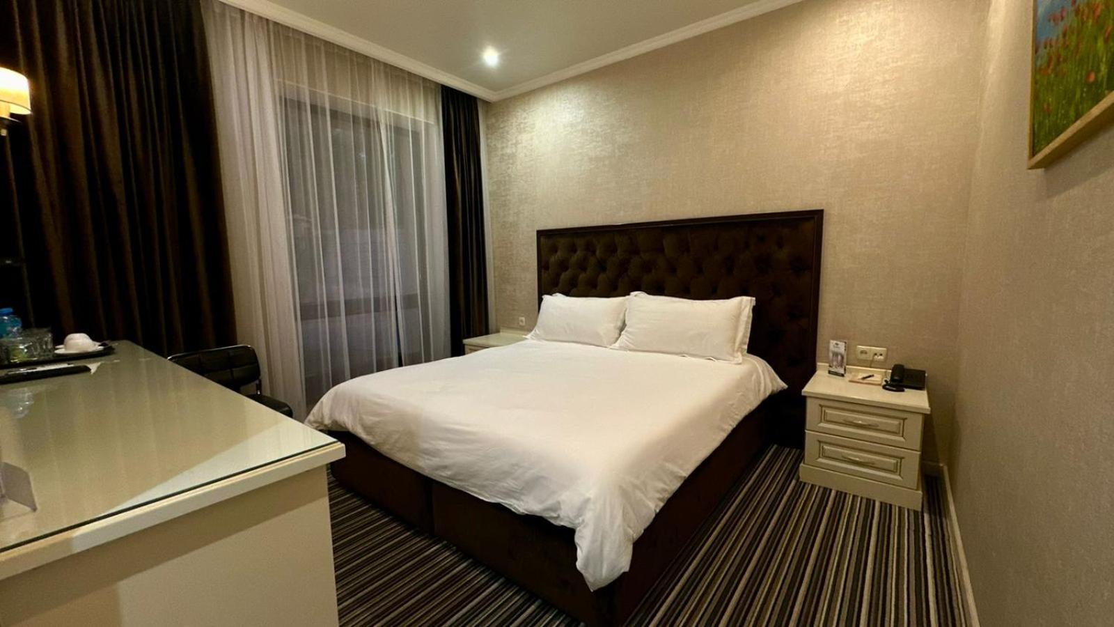 Barhat Hotel & Spa Taraz Exterior photo