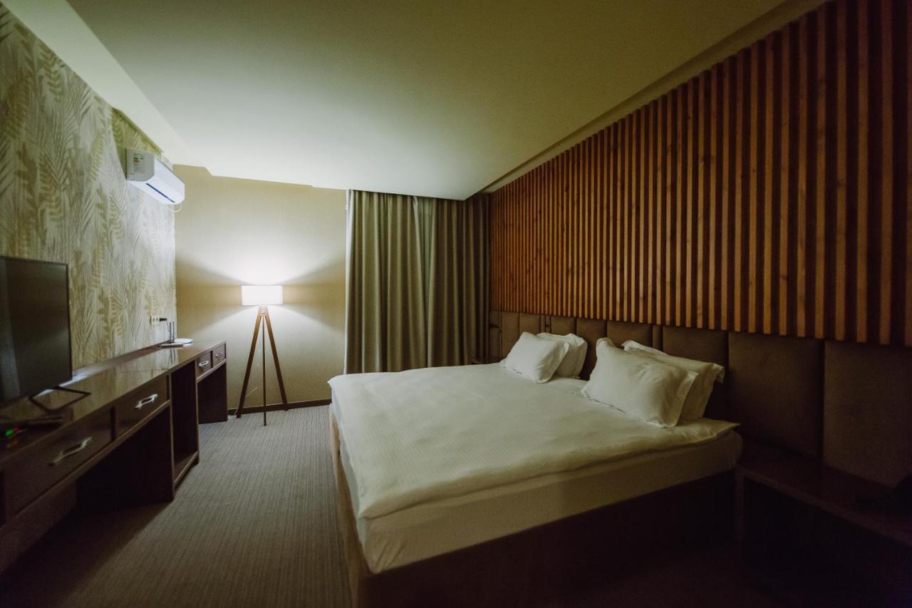 Barhat Hotel & Spa Taraz Exterior photo